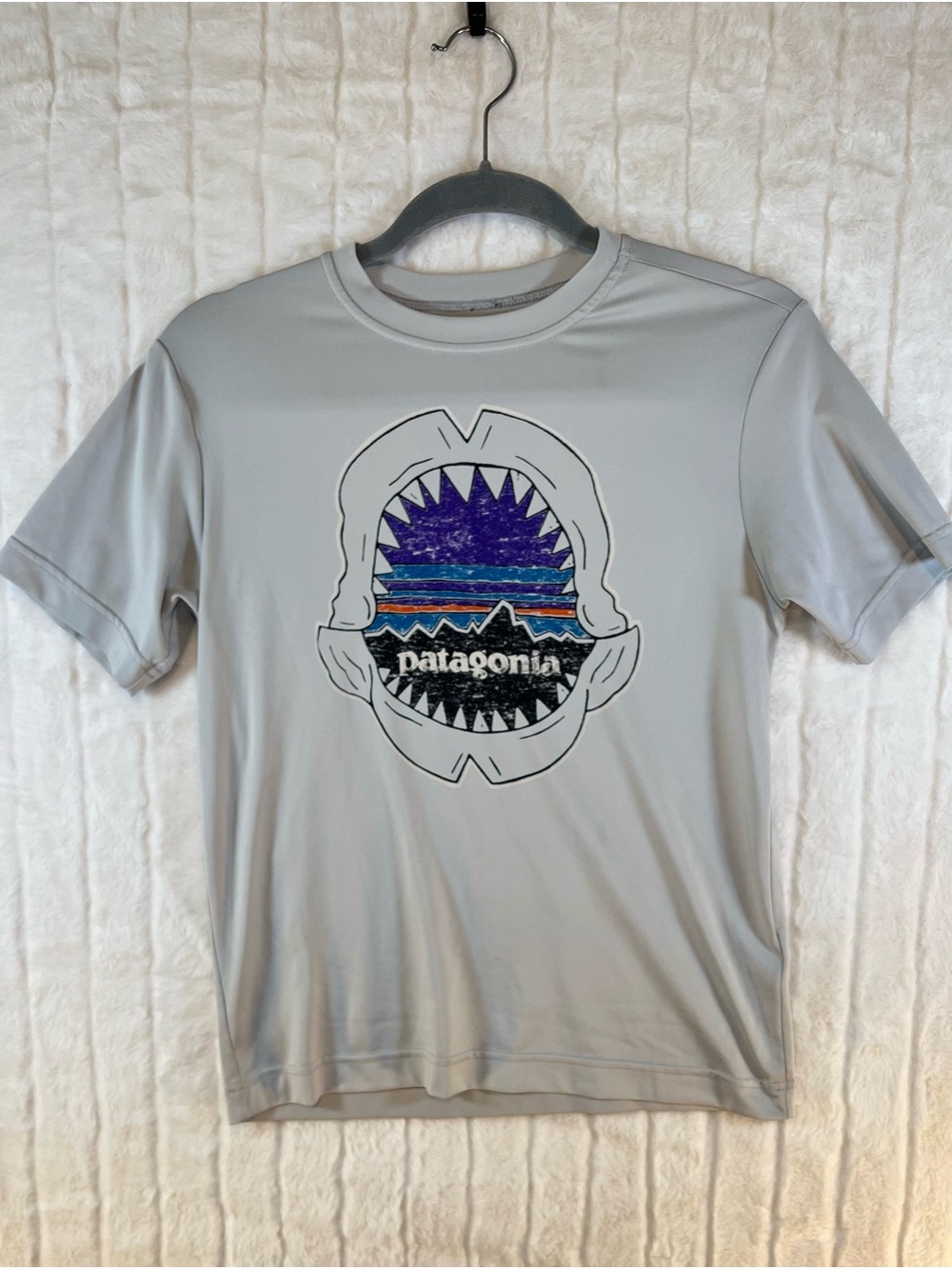 Patagonia Boys Gray Cool Shark Mouth T-Shirt Youth Medium 10 Gorpcore Graphic